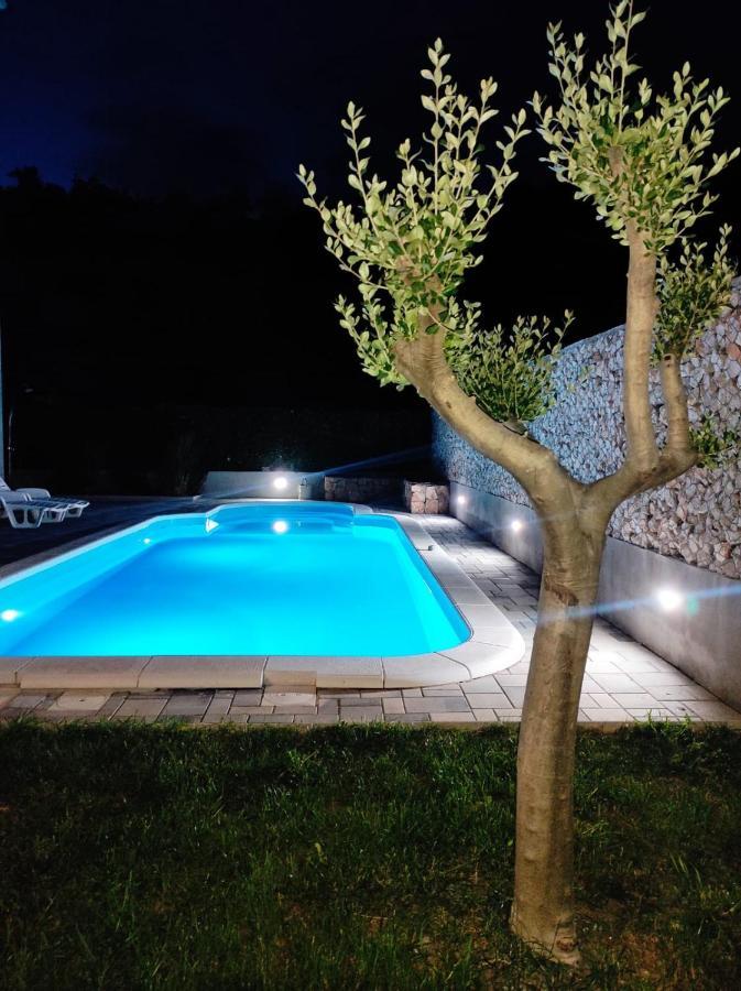 Village Holiday Apartman With Heated Pool Maslina Kostanje Екстер'єр фото
