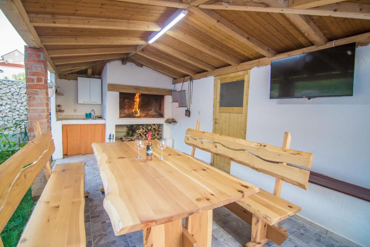 Village Holiday Apartman With Heated Pool Maslina Kostanje Екстер'єр фото