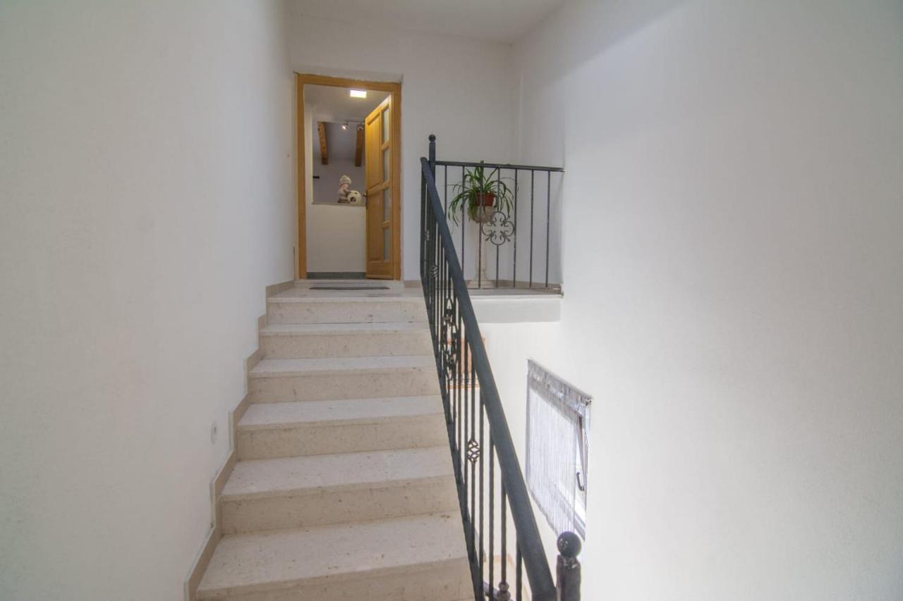 Village Holiday Apartman With Heated Pool Maslina Kostanje Екстер'єр фото