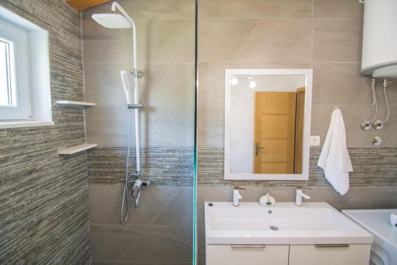 Village Holiday Apartman With Heated Pool Maslina Kostanje Екстер'єр фото