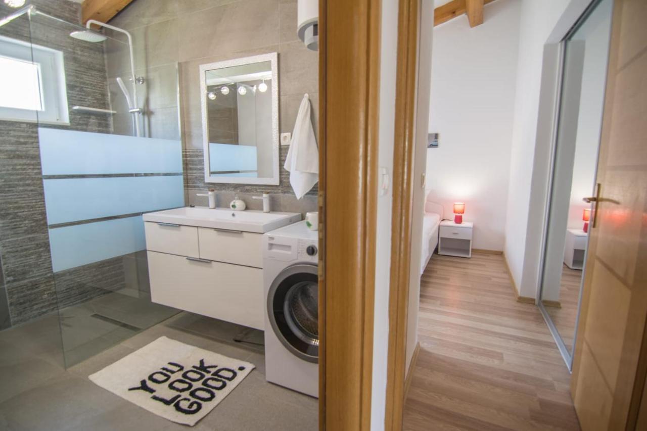 Village Holiday Apartman With Heated Pool Maslina Kostanje Екстер'єр фото