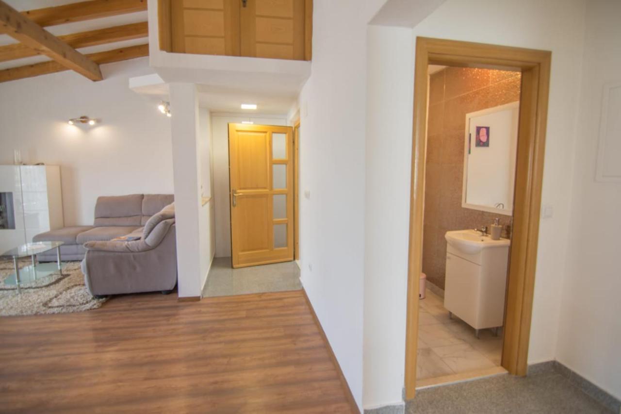 Village Holiday Apartman With Heated Pool Maslina Kostanje Екстер'єр фото