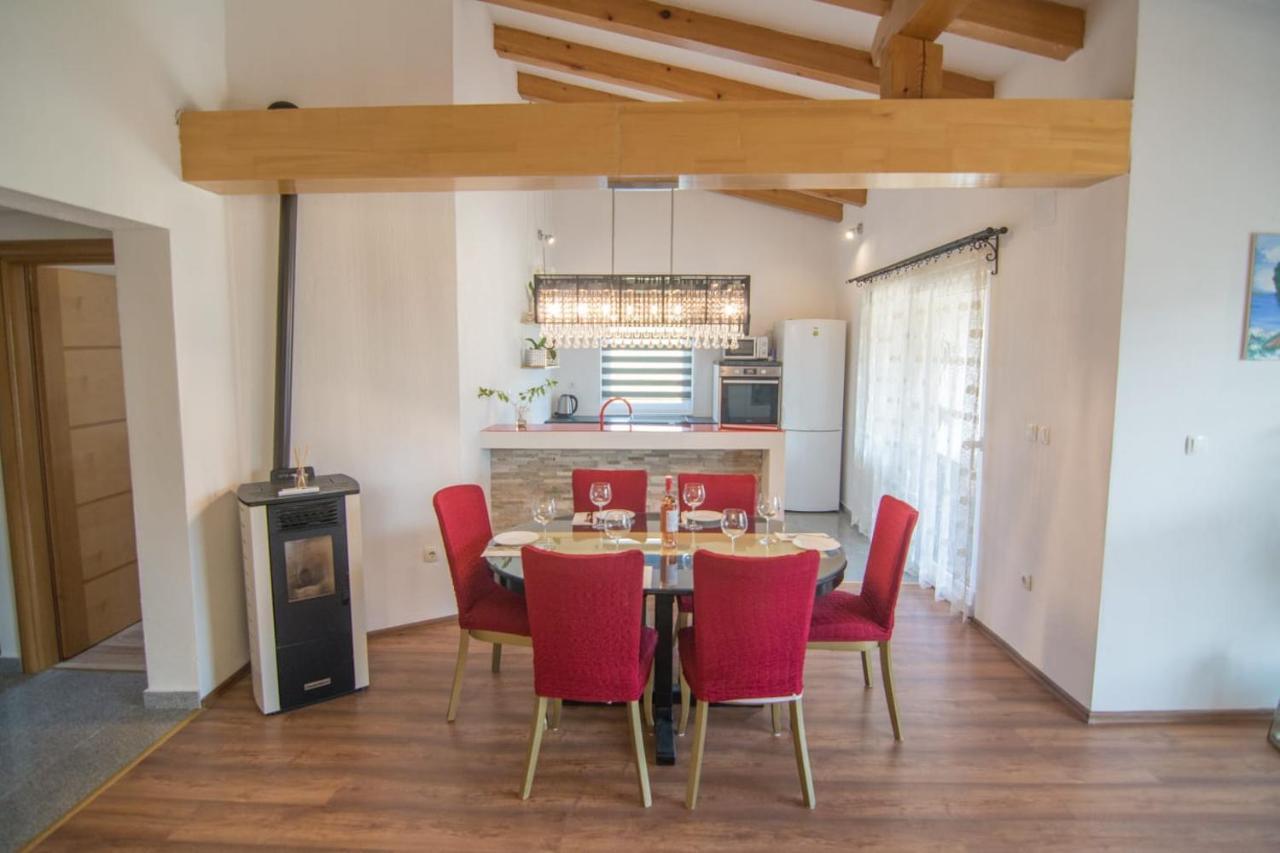 Village Holiday Apartman With Heated Pool Maslina Kostanje Екстер'єр фото