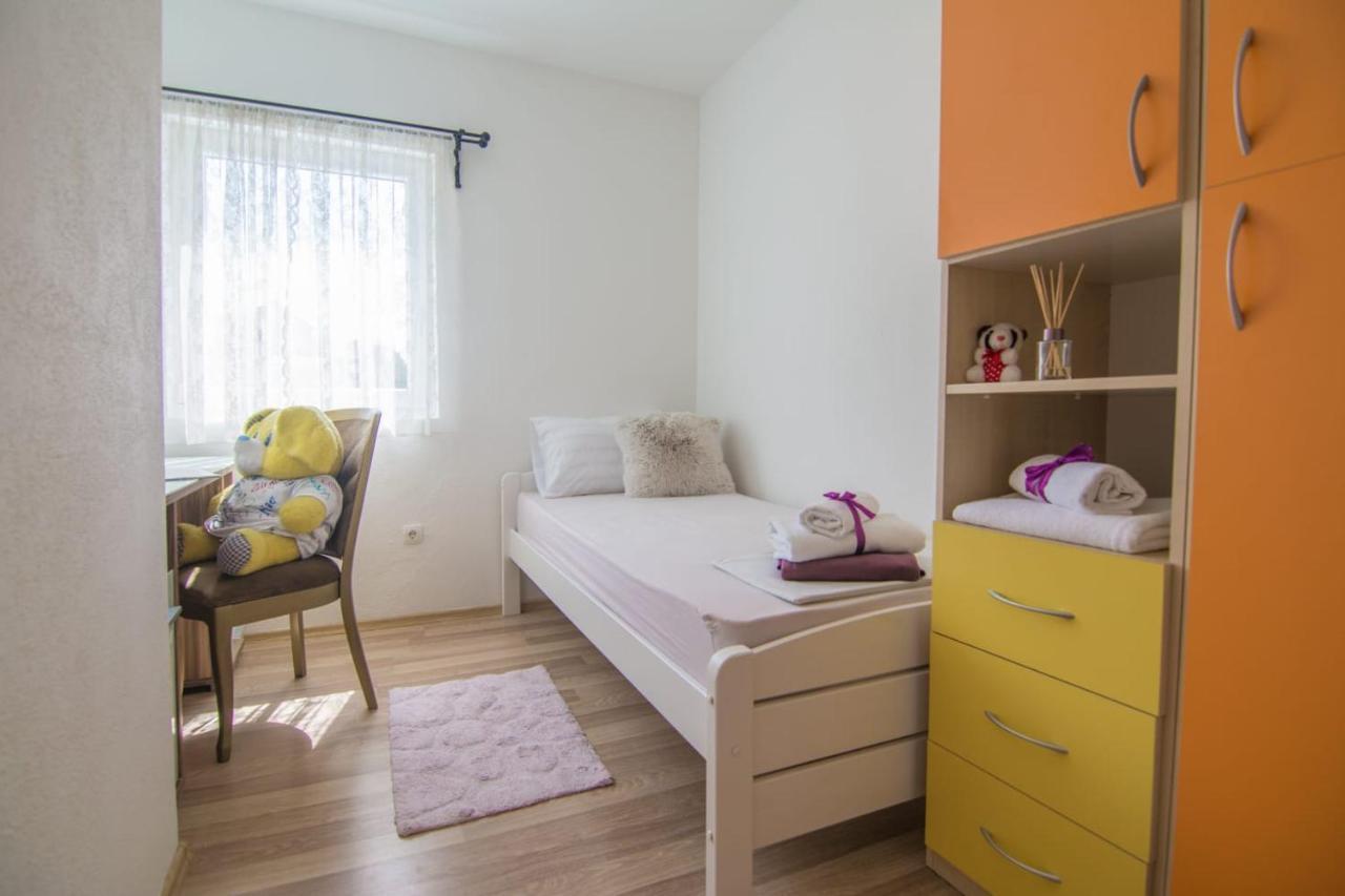 Village Holiday Apartman With Heated Pool Maslina Kostanje Екстер'єр фото