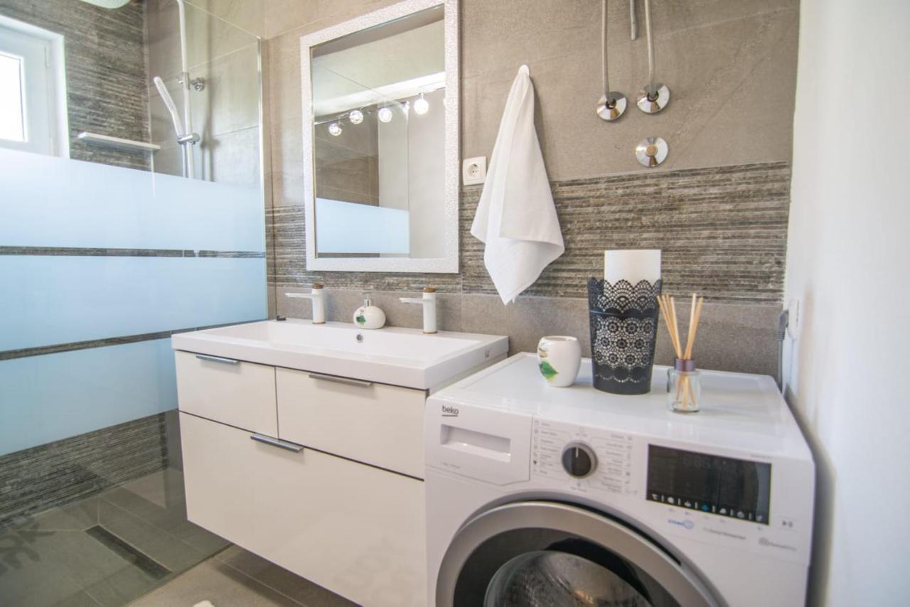 Village Holiday Apartman With Heated Pool Maslina Kostanje Екстер'єр фото