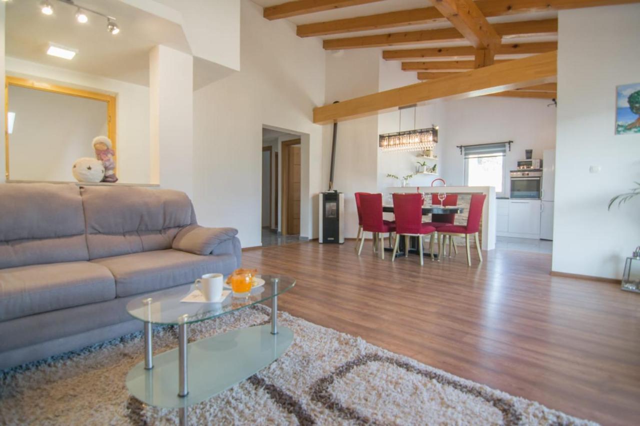Village Holiday Apartman With Heated Pool Maslina Kostanje Екстер'єр фото